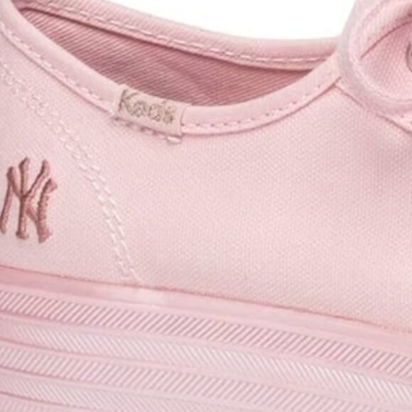 Women's New York Yankees Keds Pink Triple Kick Blush Shoes - Picture 3 of 10